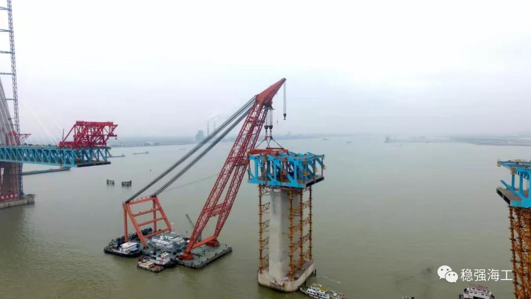 滬通大橋27#墩吊裝.jpg